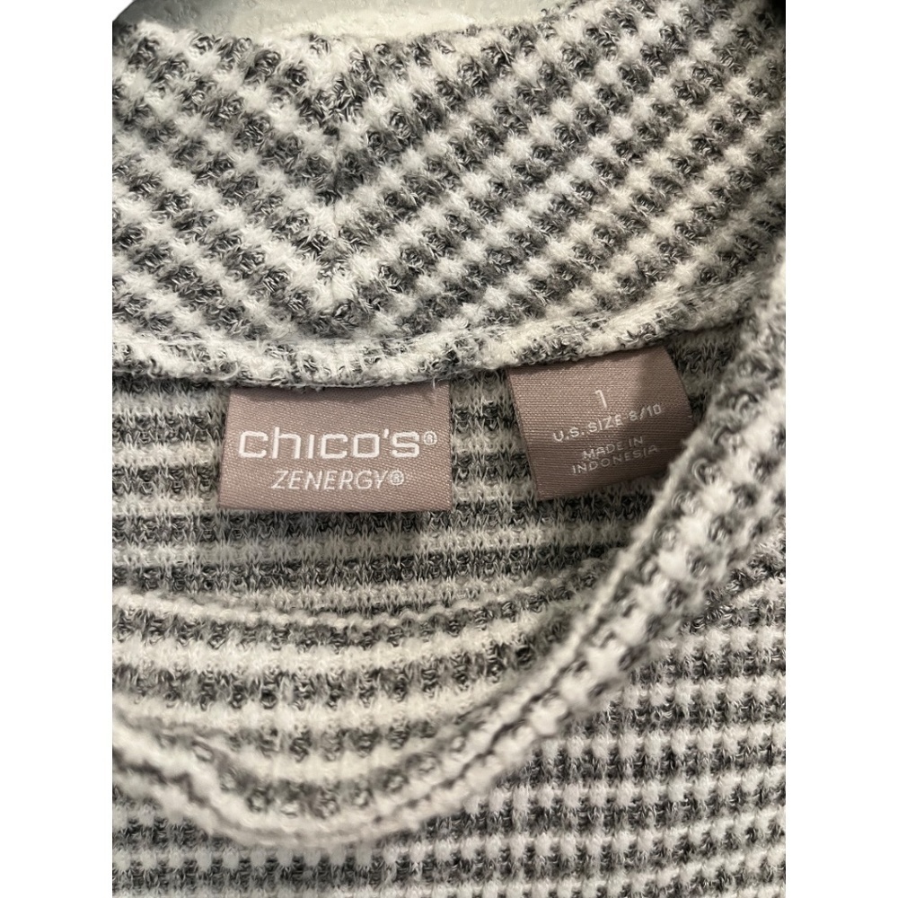 Chico's ZENERGY Gray White Striped Sleeveless Mock Neck Top Chico's Size 1 - Picture 3 of 3